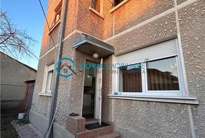 Apartament cu 4 camere decomandat, mobilat în Central