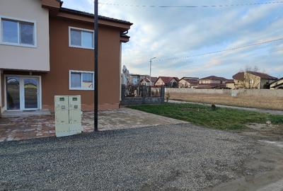 Propietar inchiriez apartament 2 camere decomandat str. Caisului - 9