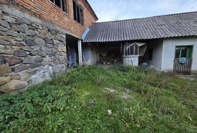 Casă cu 4 camere cu Teren 1800 Mp în Tisa