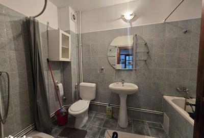 Casă cu 9 camere cu Teren 500 Mp în Sânmihaiu Român