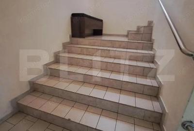 Spațiu comercial, de 900 mp, în Central - 4