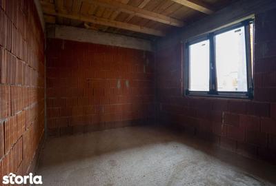 Casă cu 3 camere cu Teren 300 Mp în Sânmartin