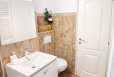 Apartament cu 4 camere în Central - 1