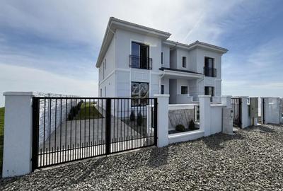 Duplex cu 4 camere cu Canalizare în Moșnița Nouă - 1