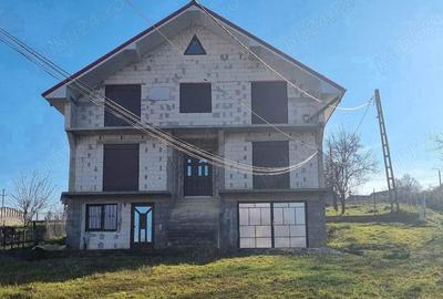 Casa cu etaj si curte - 5