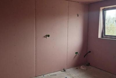 Casă cu 3 camere cu Teren 1128 Mp în Vlădesti - 1