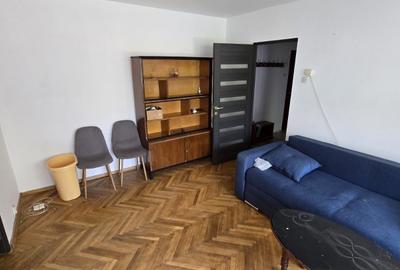 Apartament cu 2 camere, etaj 2/4, zona Podul de Piatra - 4