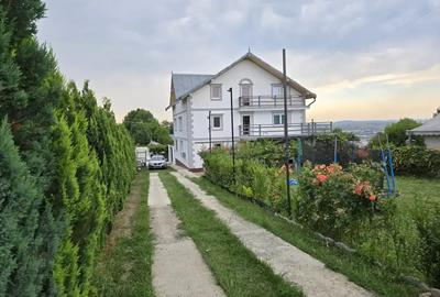 Casă cu 6 camere în Central - 2