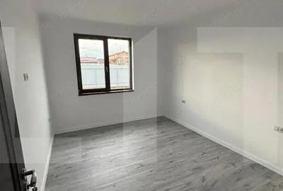 Casă cu 3 camere cu Teren 640 Mp în Livada - 1