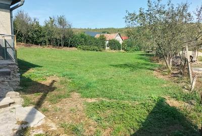 Casă cu 2 camere cu Teren 1300 Mp în Central - 1