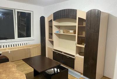 Apartament cu 3 camere semidecomandat în Ghencea