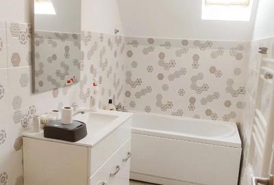 Apartament cu 3 camere semidecomandat în Lipovei