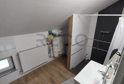 Casă cu 7 camere cu Teren 2203 Mp în Sântion - 4