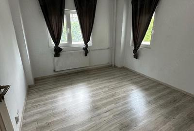 Apartament cu 3 camere semidecomandat în Berceni - 7