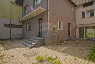 Casă cu 10 camere cu Teren 340 Mp în Florilor - 14