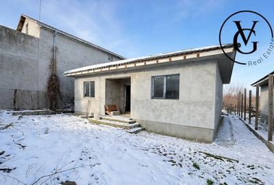 Casă cu 4 camere cu Canalizare în Central