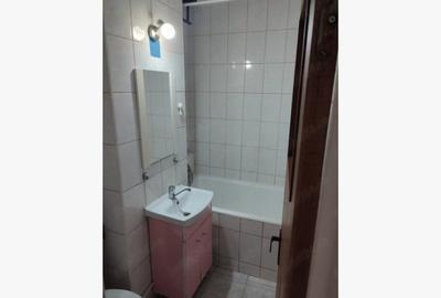 Metrou 1 Decembrie - 2 camere , decomandat - 5