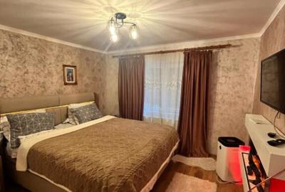 Apartament 3 camere modern, zona centrala, parter- Siret - 1