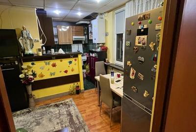 Apartament cu 3 camere semidecomandat în Dacia