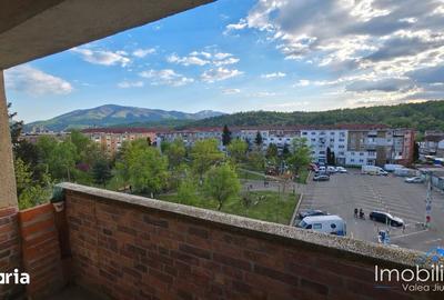 Apartament cu 2 camere decomandat în Petros