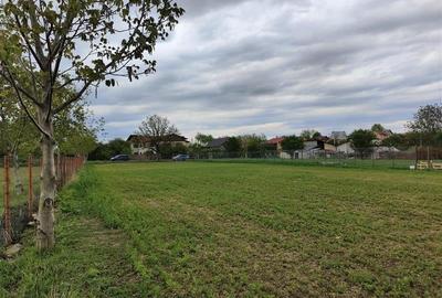 Teren intravilan, situat in zona rezidentiala, la 800 de m de Primaria Lipanesti