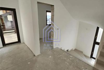 Casă cu 7 camere cu Teren 300 Mp în Central - 17