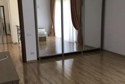 Casă cu 4 camere cu Teren 800 Mp în Central - 2