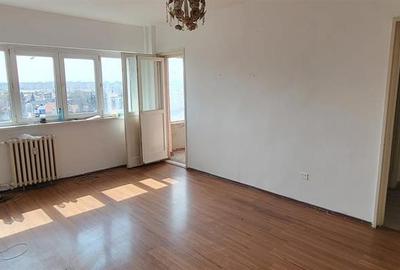 Apartament cu 2 camere semidecomandat în Tei