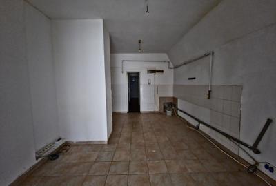 Spațiu comercial, de 54 mp, în Casa de Cultură - 3