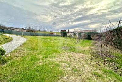 Casă cu 7 camere cu Teren 1591 Mp în Ciugud - 1