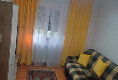 Apartament cu 3 camere semidecomandat în Central - 1
