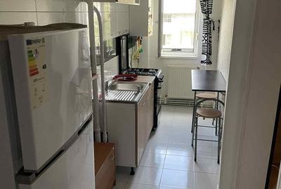Apartament cu 3 camere semidecomandat în Central - 1