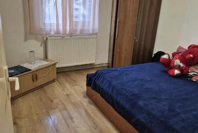 Inchiriez apartament 2 Florilor - 2