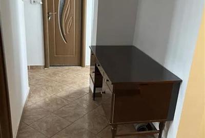 Apartament cu 3 camere decomandat în Giurgiului - 2