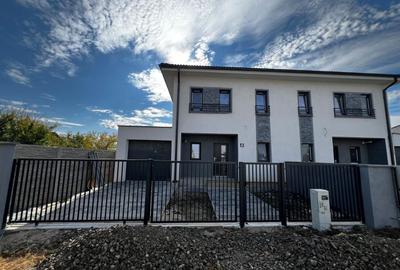 Duplex cu 4 camere cu Canalizare în Dumbrăvița