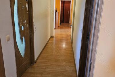 Apartament cu 3 camere decomandat în George Enescu - 2