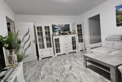 Apartament cu 2 camere semidecomandat, mobilat în Dâmbovița