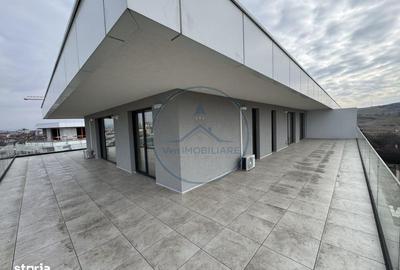 Apartament cu 4 camere în Central - 1