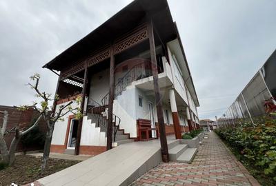Casă cu 9 camere cu Teren 480 Mp în Limanu - 2