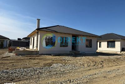 Casă cu 4 camere cu Teren 500 Mp în Central - 1