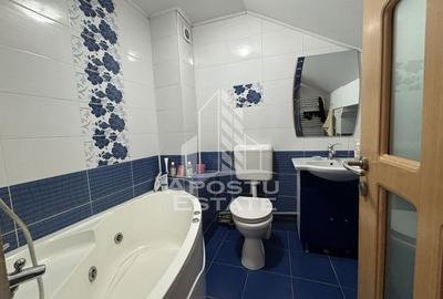 Apartament cu 3 camere semidecomandat, mobilat în Central