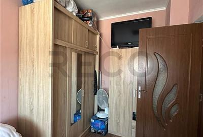 Apartament cu 3 camere semidecomandat în Sântandrei