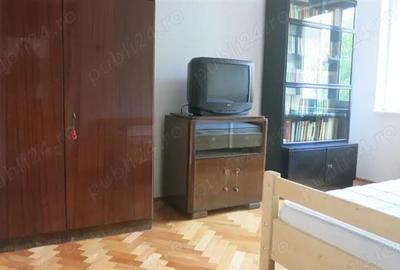 3 cam etaj 2 central Piata 700 - 3