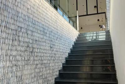 Spațiu comercial, de 1,400 mp, în Centură - 1