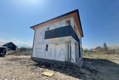 Casă cu 5 camere cu Teren 600 Mp în Sânpetru - 2