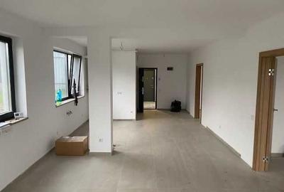 Spațiu comercial, de 80 mp, în Central - 3