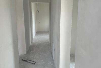 Ap 3 camere, parter (la vilă). Preț  80.000 euro REDUS de la 85.000 euro - 1