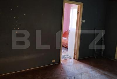 Apartament cu 3 camere, semidecomandat, 55 mp, zona Micro 15 - 5
