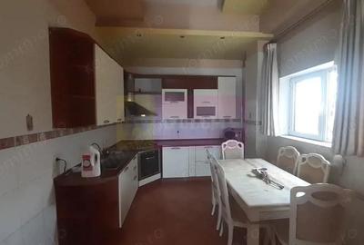 Casă cu 4 camere cu Teren 850 Mp în Central - 2