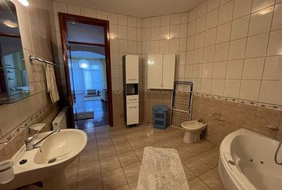 3 cam, 160mp,et.1,bloc privat, ultracentral - 16